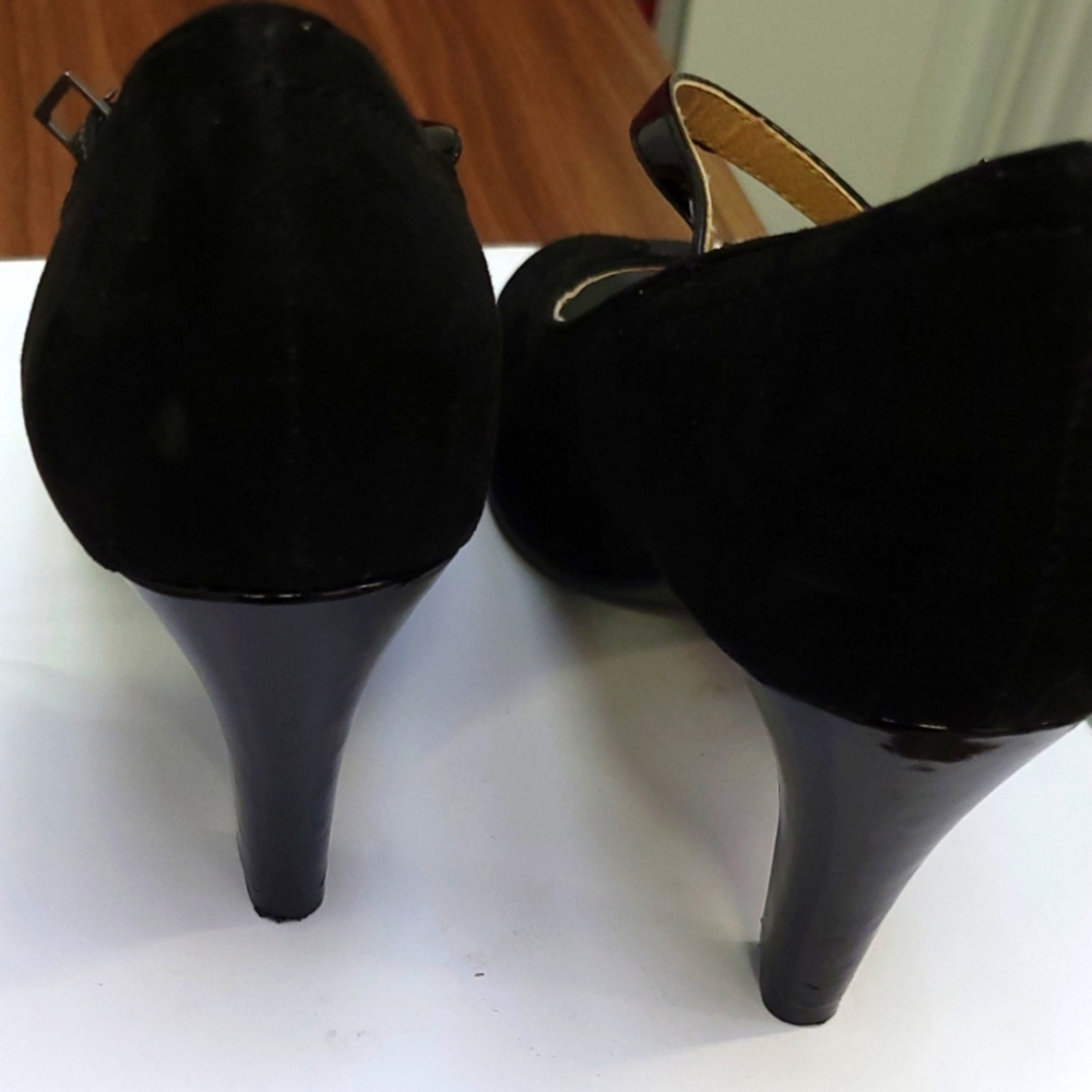 Shoes - Picture 2 of 3